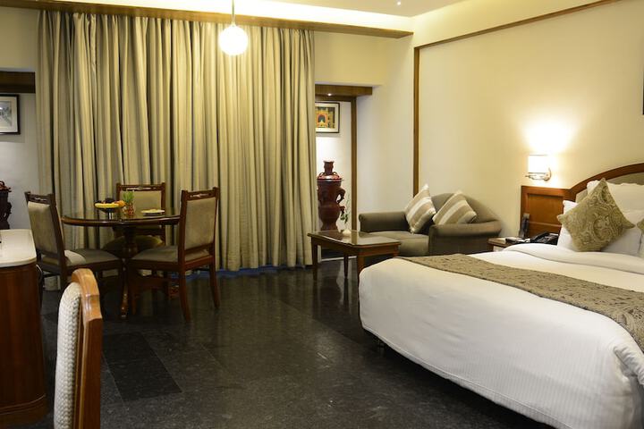 Room 5 of 33