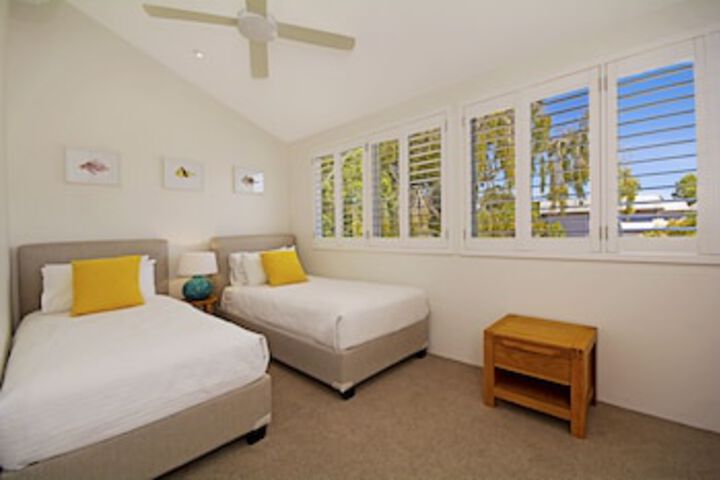 Room 4 of 27