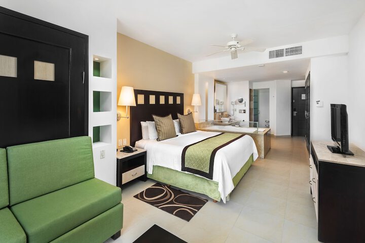 Room 5 of 93