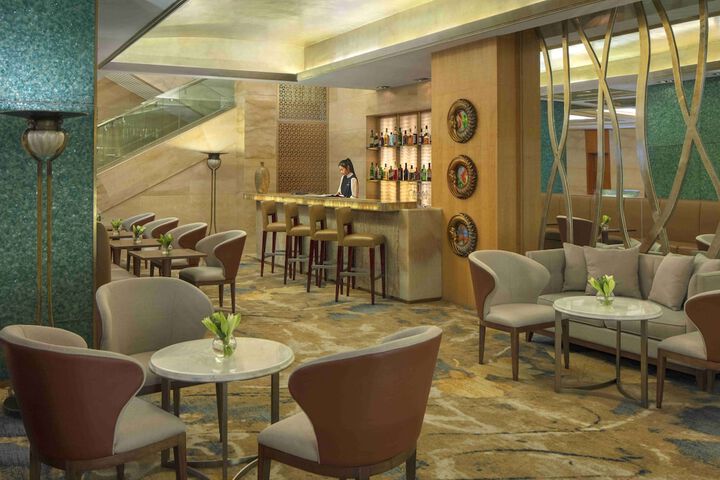 Lounge 103 of 124