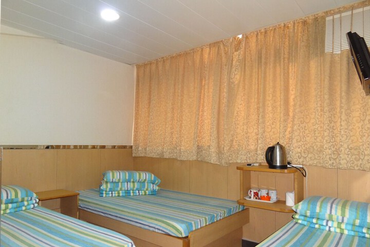 Room 15 of 32