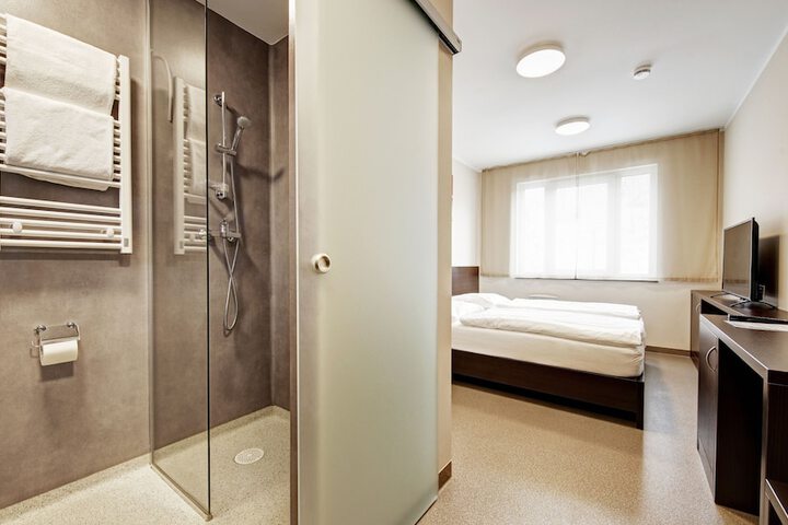 Room 6 of 20