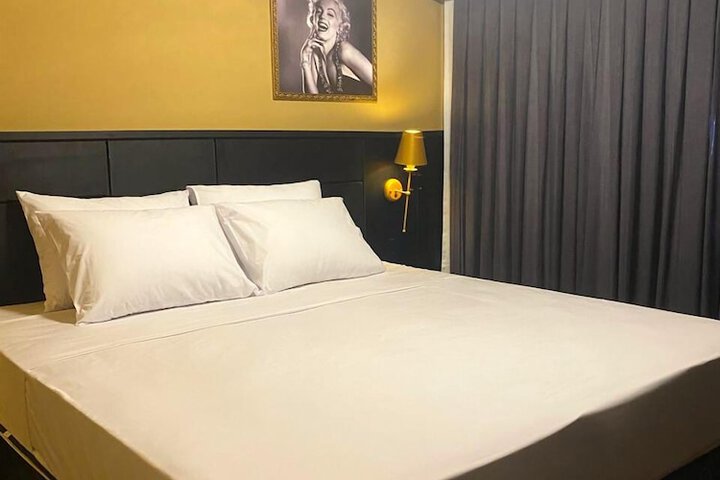 Room 12 of 30