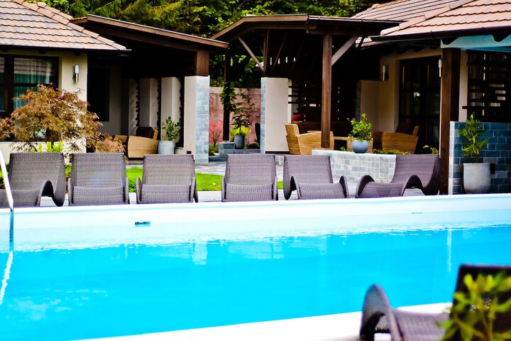 Pool 16 of 21