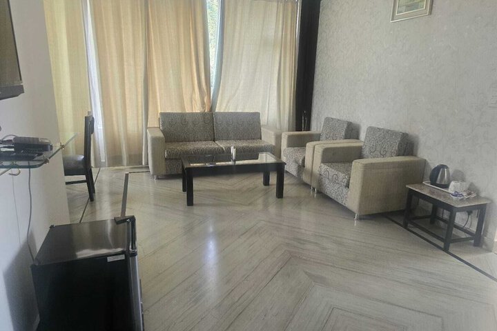 Room 14 of 30