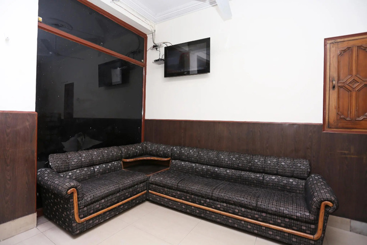 Room 4 of 13