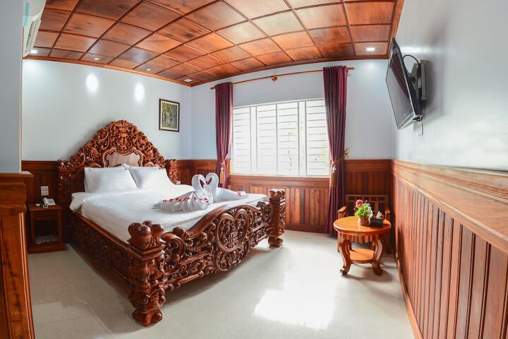 Room 12 of 28