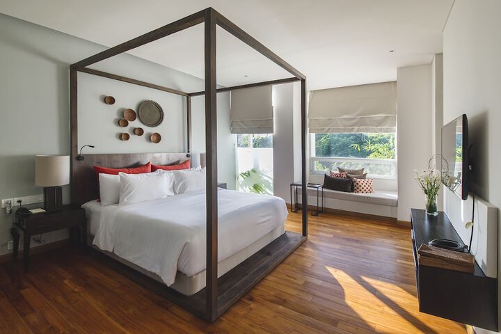 Room 4 of 73