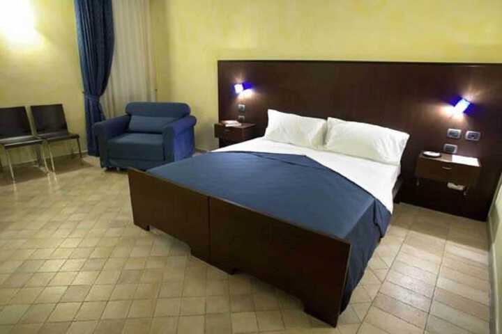 Room 2 of 39