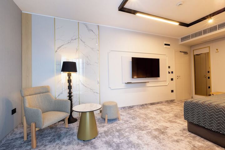 Room 11 of 37