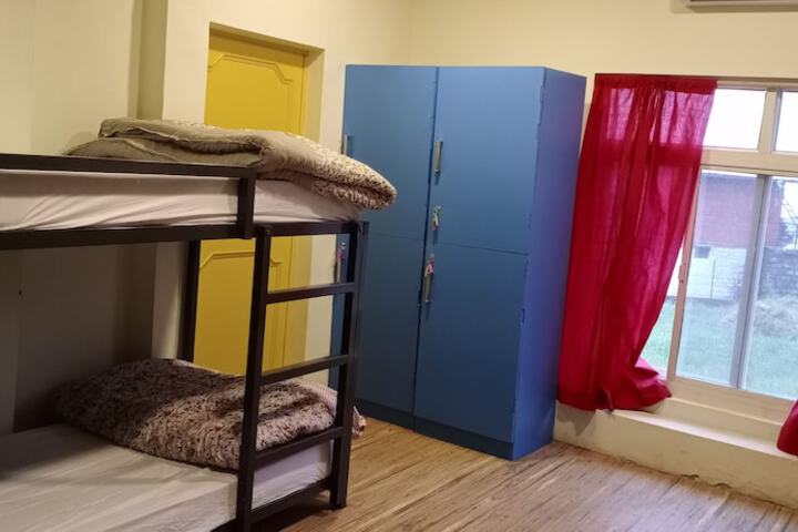Room 3 of 10
