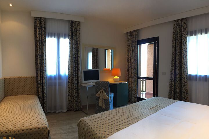 Room 8 of 72