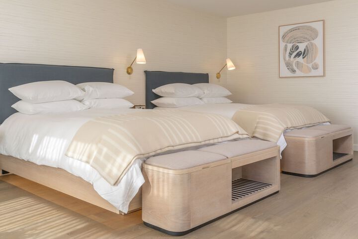 Suite Accessible King Size Bed (8 of 15)