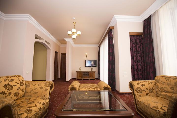 Room 22 of 141