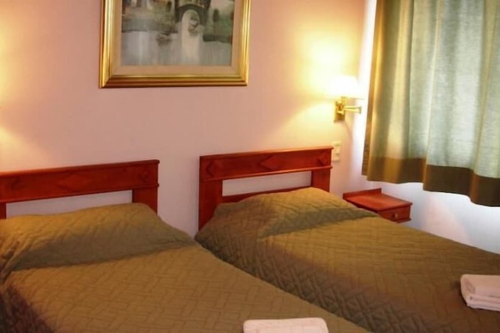 Room 8 of 29