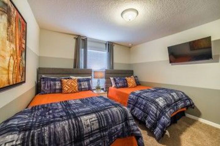 Room 10 of 32