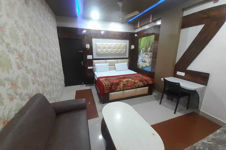 Room 5 of 28