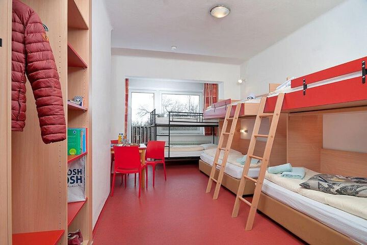 Room 12 of 40