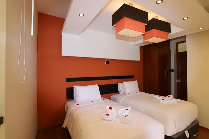 Room 10 of 17