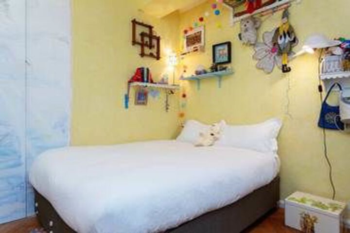 Room 6 of 32
