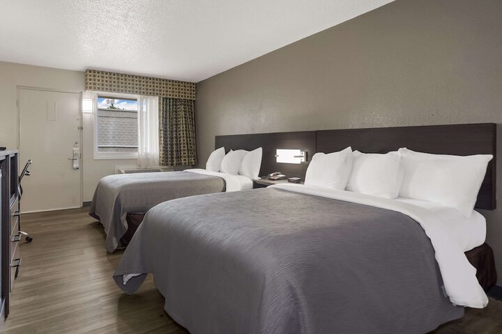 2 Double Beds (1 of 8)