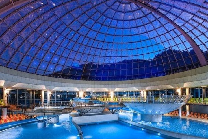 Hotel with Pool