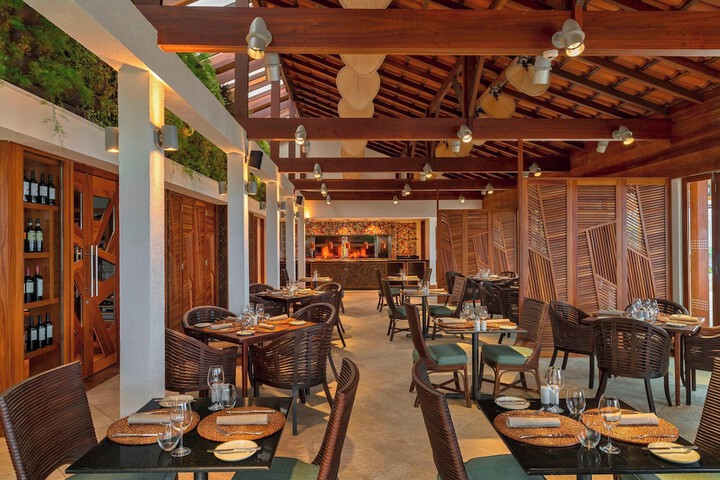 Dining 140 of 256