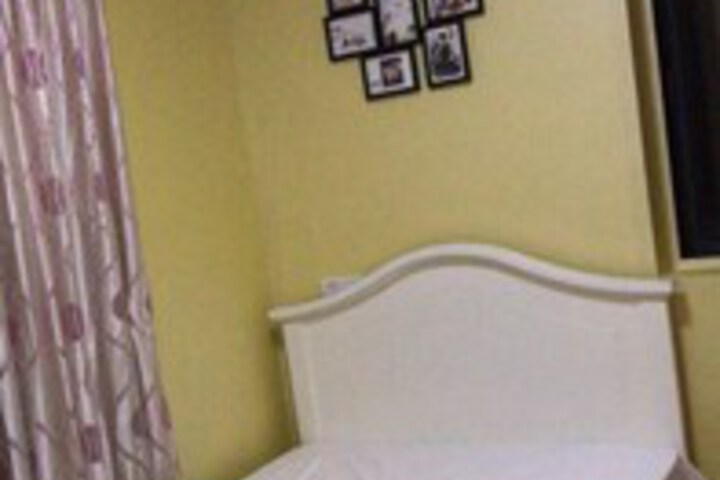 Room 8 of 9