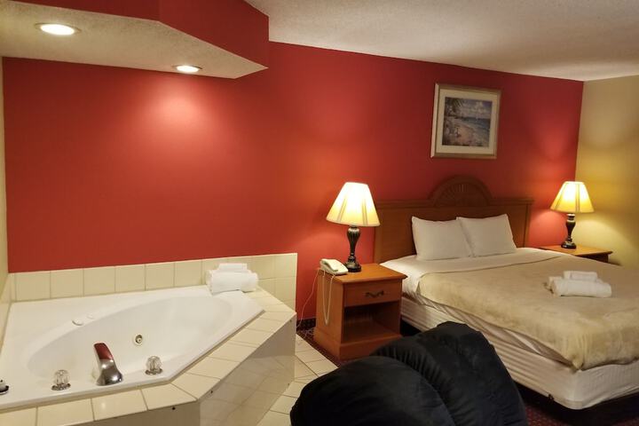 1 King Bed (4 of 19)