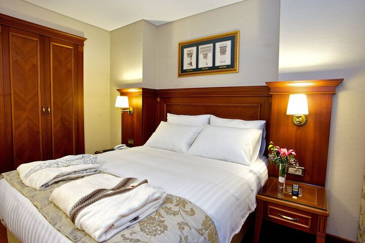 Room 4 of 72