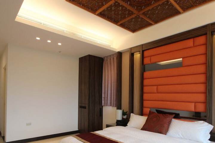 Room 9 of 42