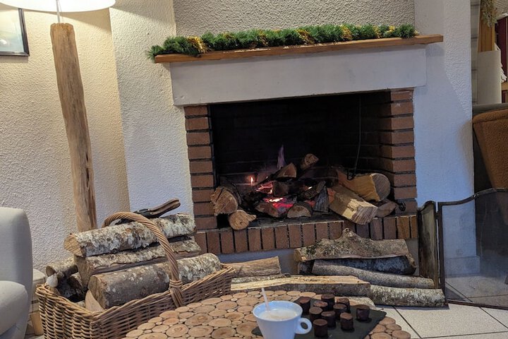 Lounge 11 of 16