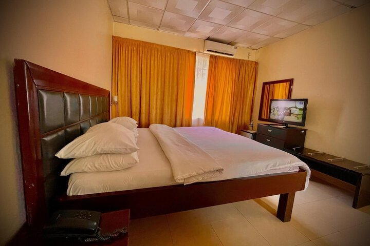 Room 16 of 64