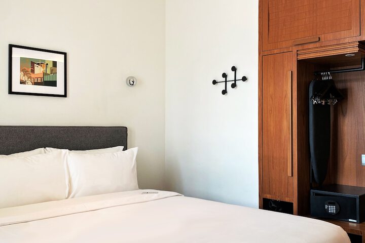 Room 17 of 37