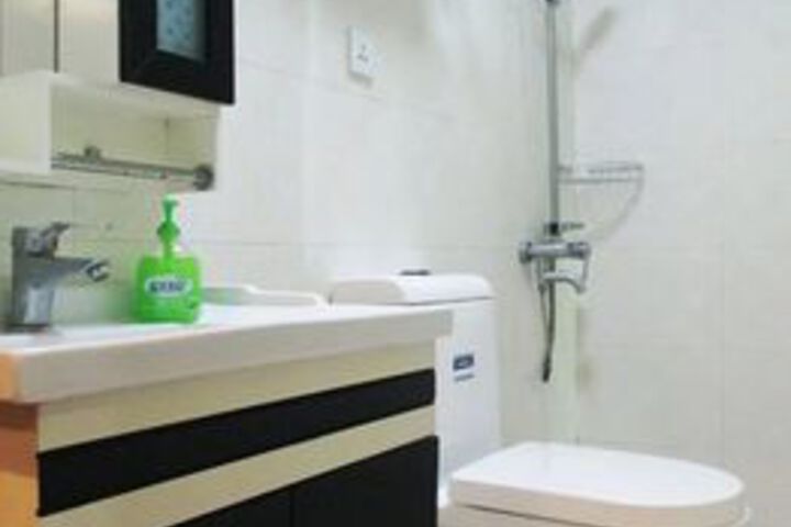 Room 2 of 25