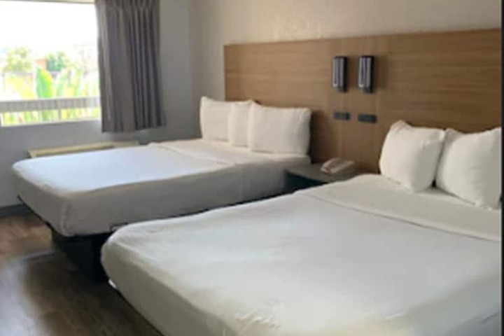 2 Queen Beds (13 of 13)