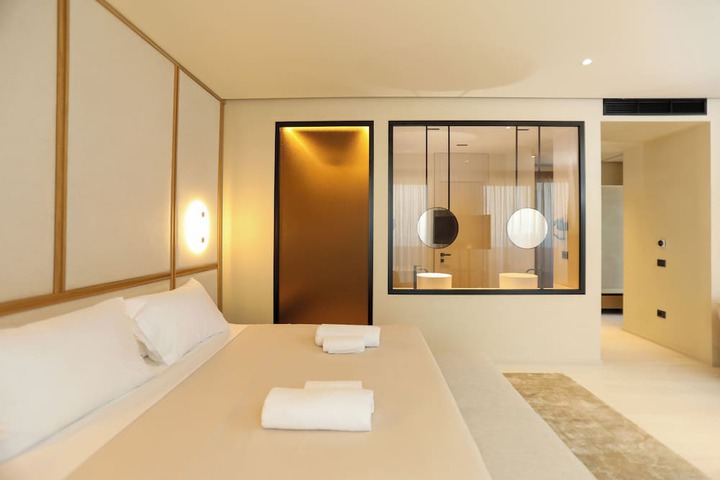 Room 34 of 100