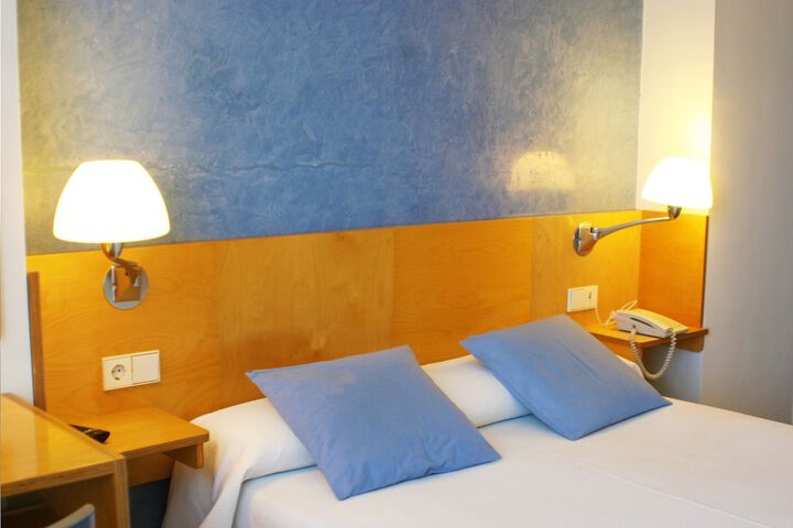 Room 5 of 37