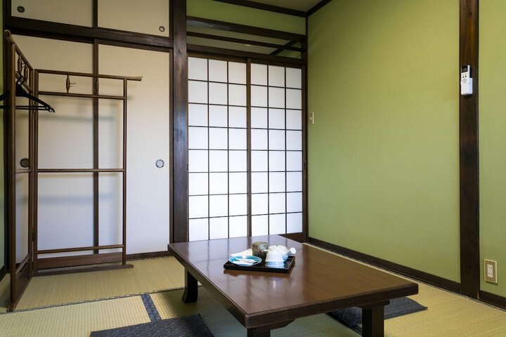 Room 5 of 7