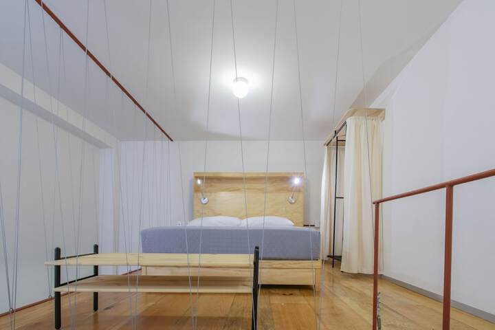Room 8 of 108