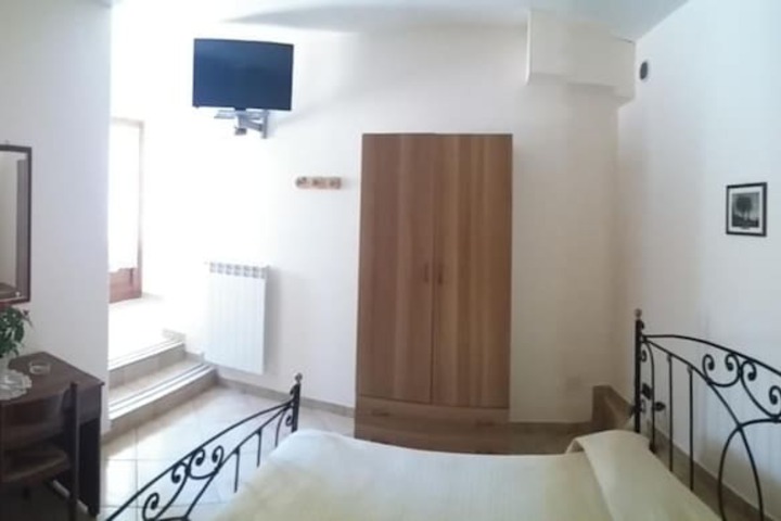 Room 8 of 38