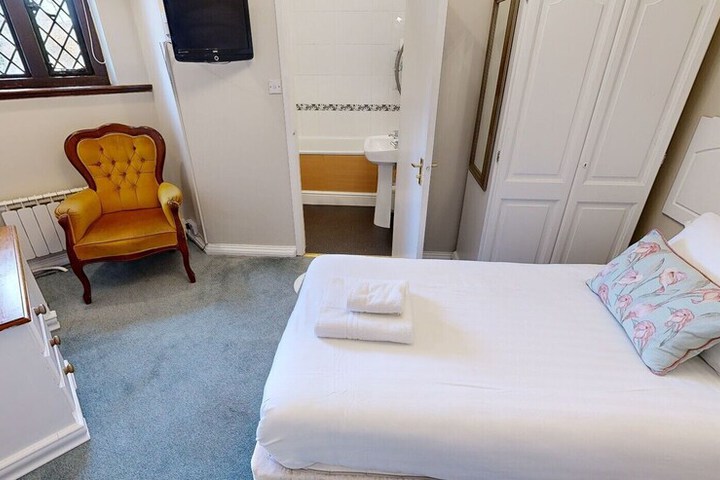 Room 17 of 30