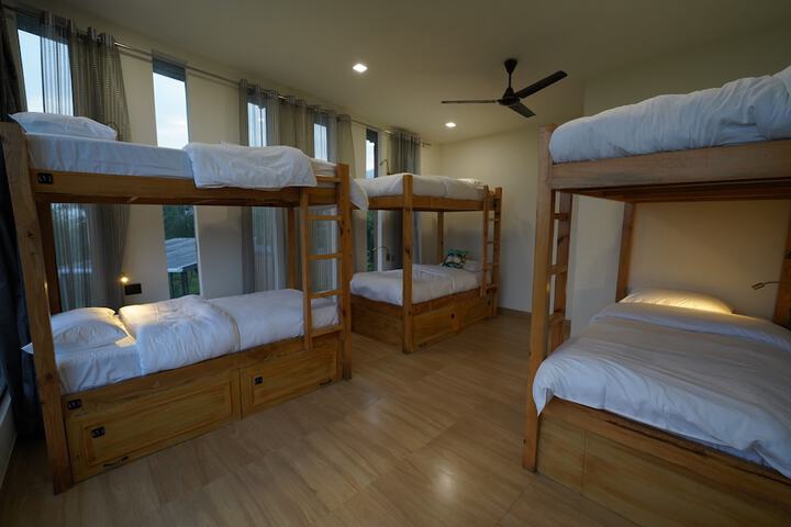 Room 6 of 46