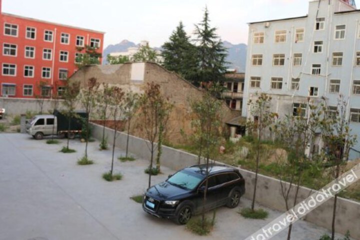 Changxing Business Hotel