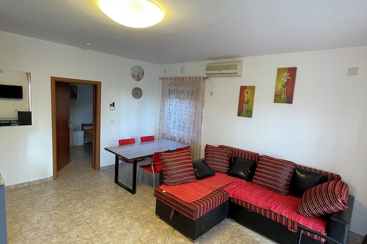 Room 34 of 92