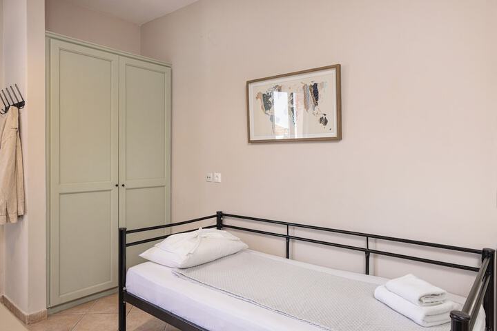 Room 14 of 99