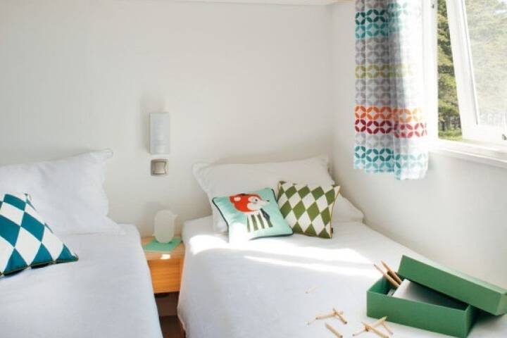 Room 2 of 18