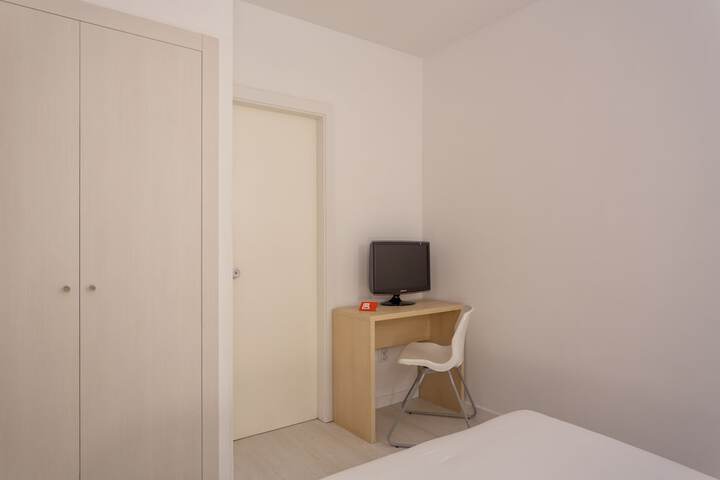 Room 15 of 26