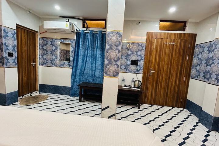 Room 11 of 35