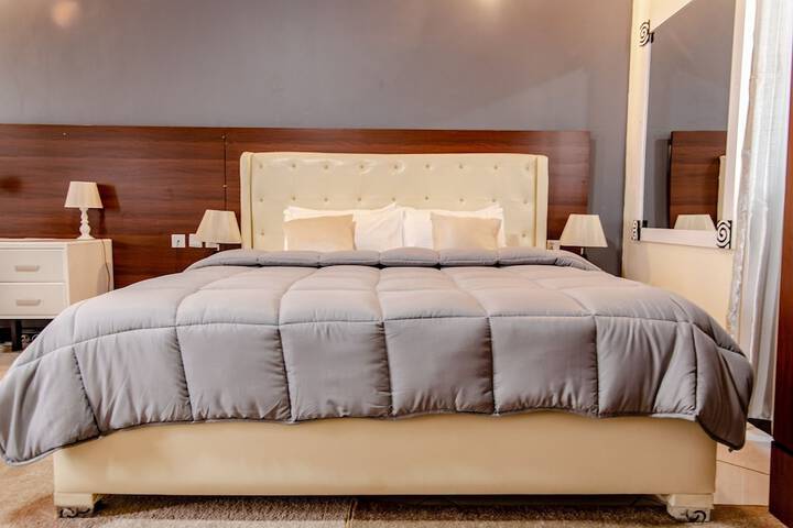 Room 10 of 98